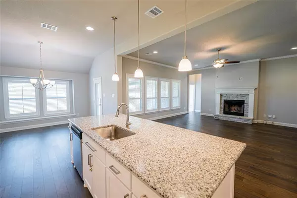 918 Edinburgh Drive, Mcgregor, TX 76657