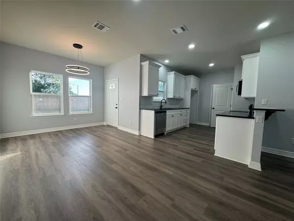 329 Rogers Street, Mcgregor, TX 76657