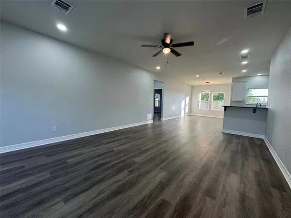 329 Rogers Street, Mcgregor, TX 76657