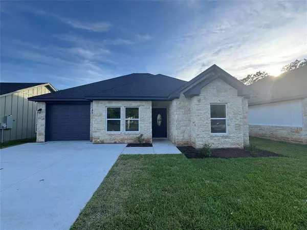 329 Rogers Street, Mcgregor, TX 76657