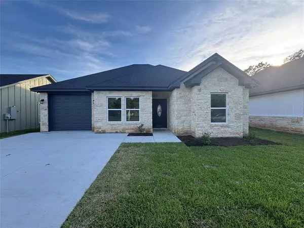 329 Rogers Street, Mcgregor, TX 76657