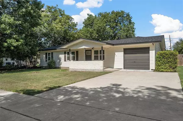 105 Alamo Drive, Mcgregor, TX 76657