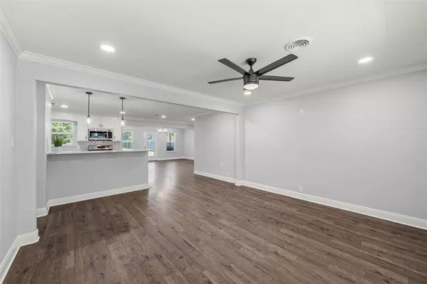 105 Alamo Drive, Mcgregor, TX 76657