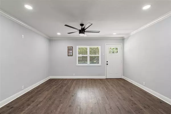 105 Alamo Drive, Mcgregor, TX 76657