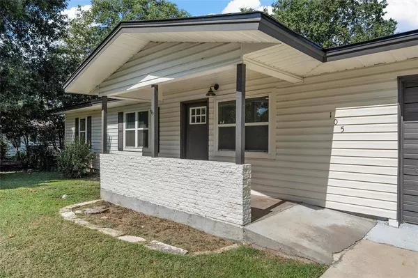 105 Alamo Drive, Mcgregor, TX 76657