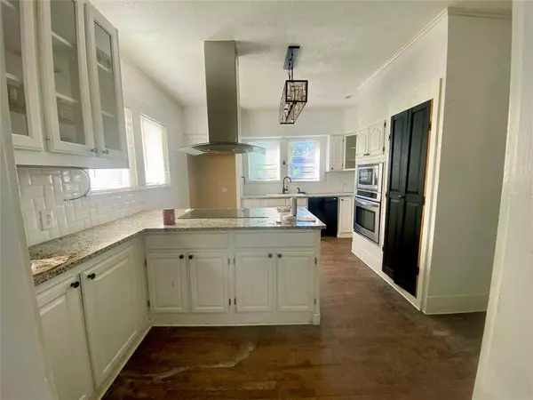 407 S Tyler Street, Mcgregor, TX 76657