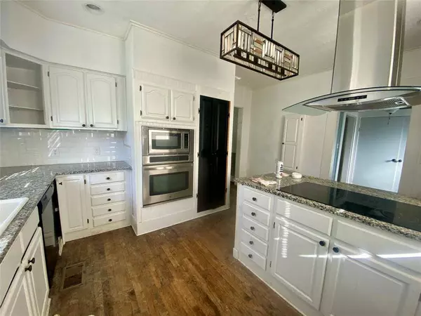 407 S Tyler Street, Mcgregor, TX 76657