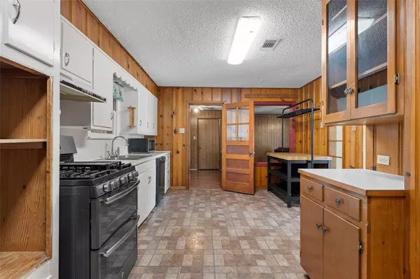 1015 Lincoln Street, Mcgregor, TX 76657