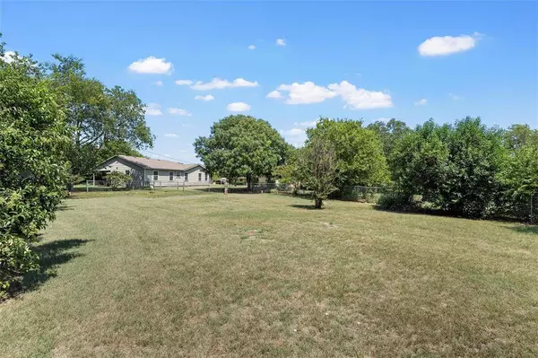 1015 Lincoln Street, Mcgregor, TX 76657