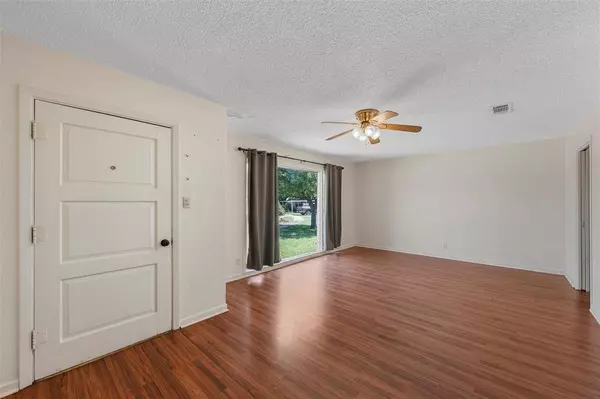 1015 Lincoln Street, Mcgregor, TX 76657