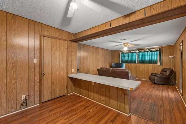 1015 Lincoln Street, Mcgregor, TX 76657