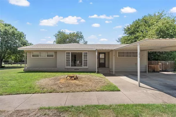 1015 Lincoln Street, Mcgregor, TX 76657