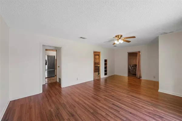 1015 Lincoln Street, Mcgregor, TX 76657