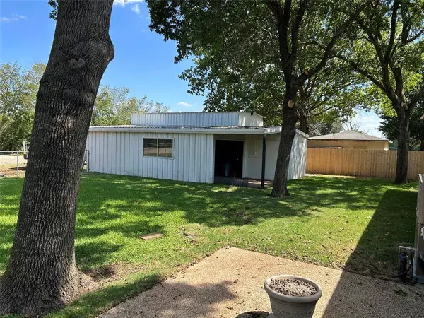 621 N Lone Star Parkway, Mcgregor, TX 76657