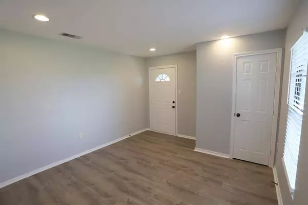 1020 S Adams Street, Mcgregor, TX 76657