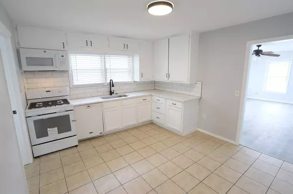 1020 S Adams Street, Mcgregor, TX 76657