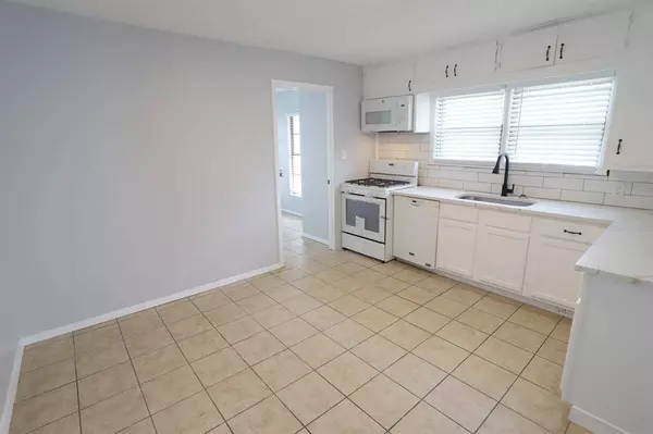 1020 S Adams Street, Mcgregor, TX 76657