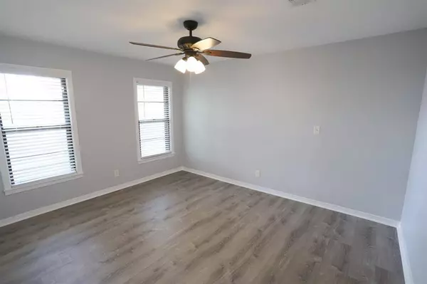 1020 S Adams Street, Mcgregor, TX 76657