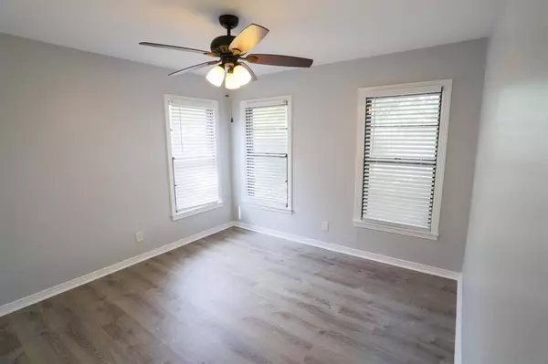 1020 S Adams Street, Mcgregor, TX 76657