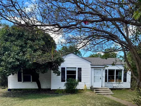 1201 W 11TH Street, Mcgregor, TX 76657