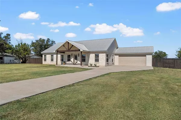 805 N Main Street, Mcgregor, TX 76657