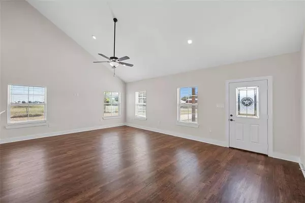 805 N Main Street, Mcgregor, TX 76657