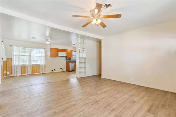 104 Crockett Street, Mcgregor, TX 76657