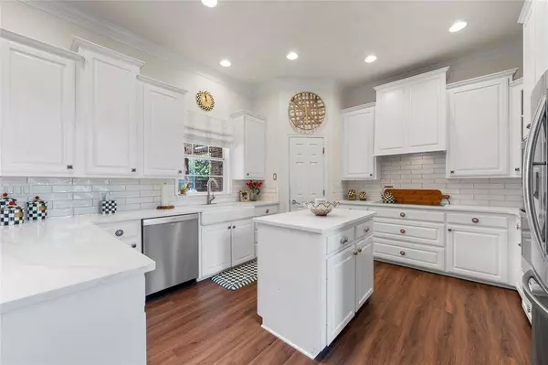 319 WINDING CREEK Lane, Mcgregor, TX 76657