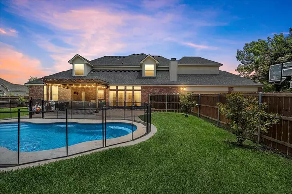 319 WINDING CREEK Lane, Mcgregor, TX 76657