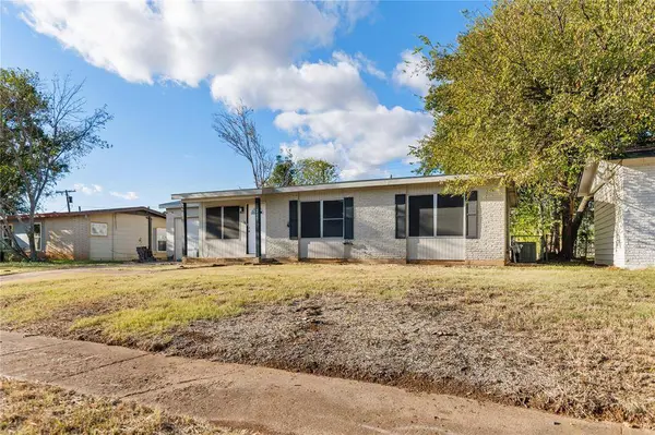 205 Laurel Lane, Mcgregor, TX 76657