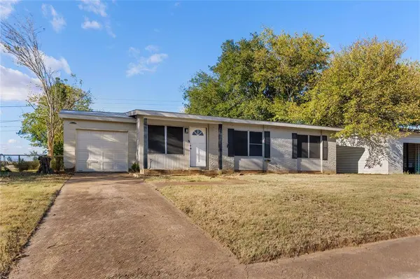 205 Laurel Lane, Mcgregor, TX 76657