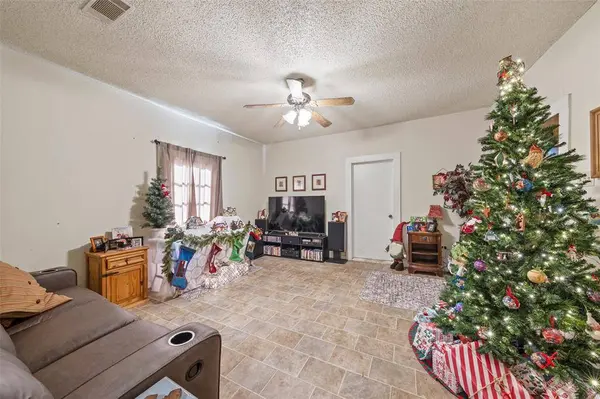 502 W 6th Street, Mcgregor, TX 76657