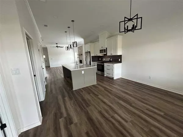 1503 W 6th Street, Mcgregor, TX 76657