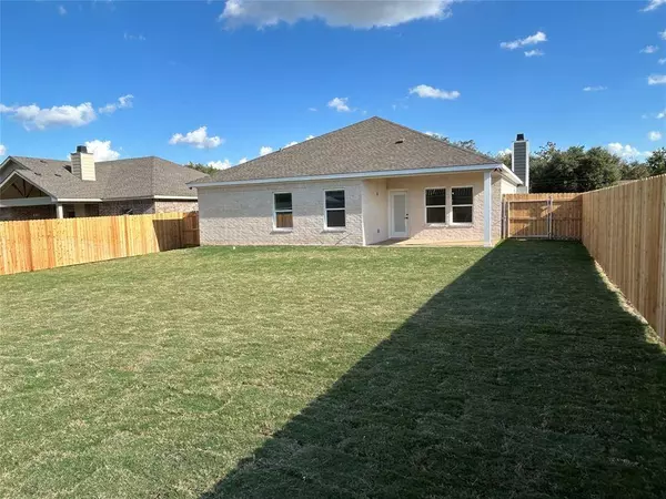1503 W 6th Street, Mcgregor, TX 76657