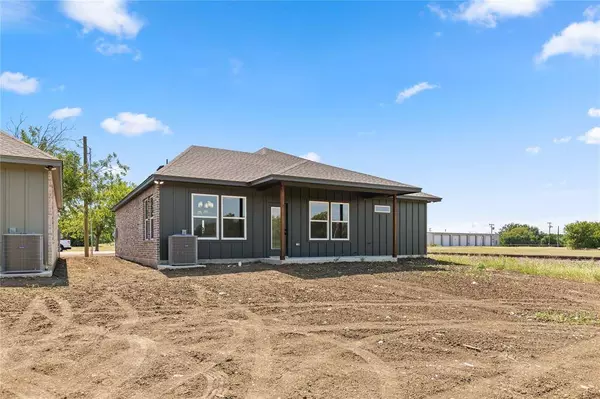 98 Arthur Avenue, Mcgregor, TX 76657