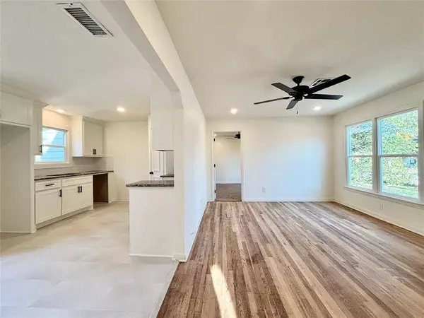 1104 W 10th Street, Mcgregor, TX 76657