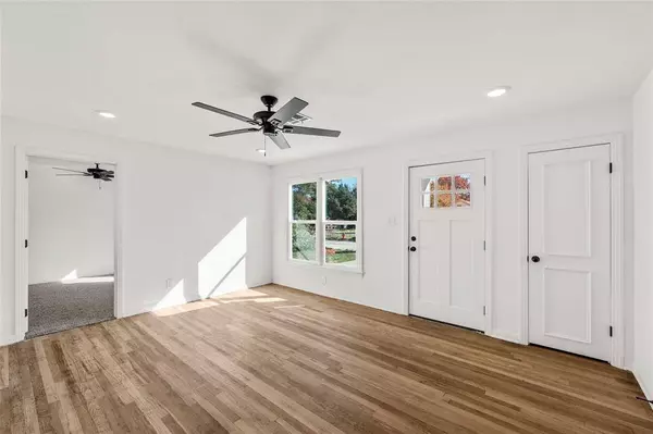 1104 W 10th Street, Mcgregor, TX 76657