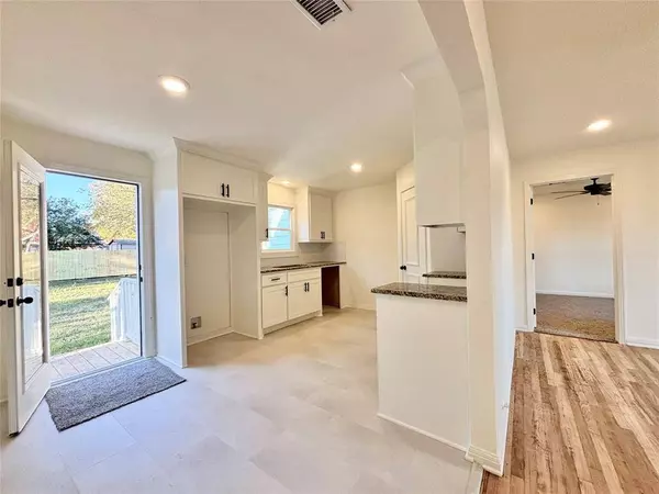 1104 W 10th Street, Mcgregor, TX 76657