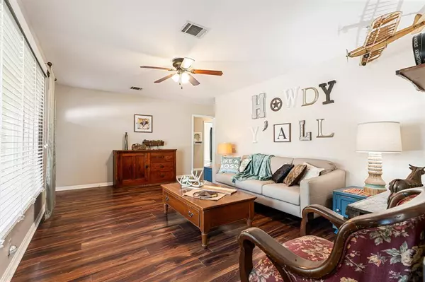 1500 W 10th Street, Mcgregor, TX 76657