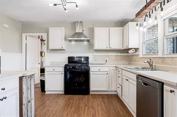 1500 W 10th Street, Mcgregor, TX 76657