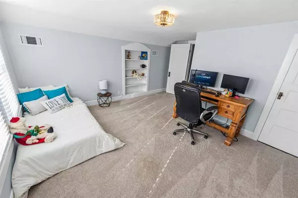 501 S Adams Street S, Mcgregor, TX 76657