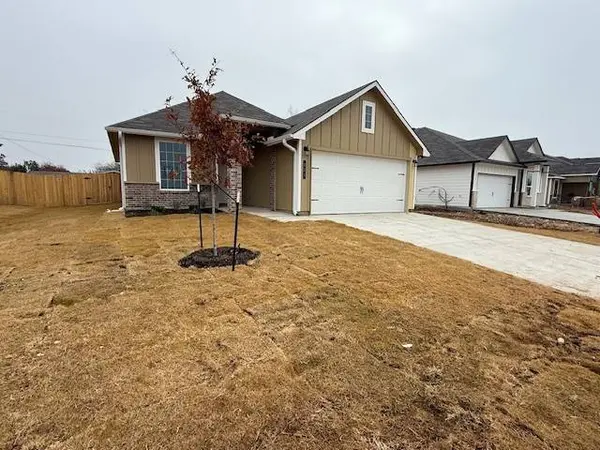 121 Adaline BND, Mcgregor, TX 76657