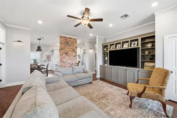 1130 N Lone Star Parkway, Mcgregor, TX 76657