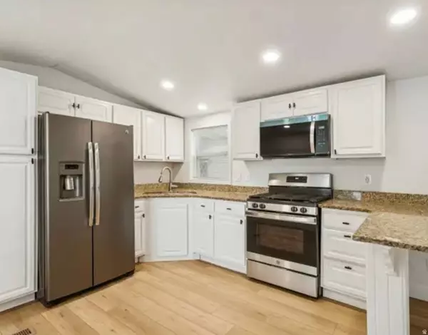 8155 S REDWOOD RD #28, West Jordan, UT 84088