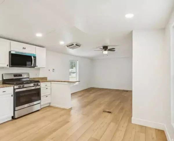 8155 S REDWOOD RD #28, West Jordan, UT 84088