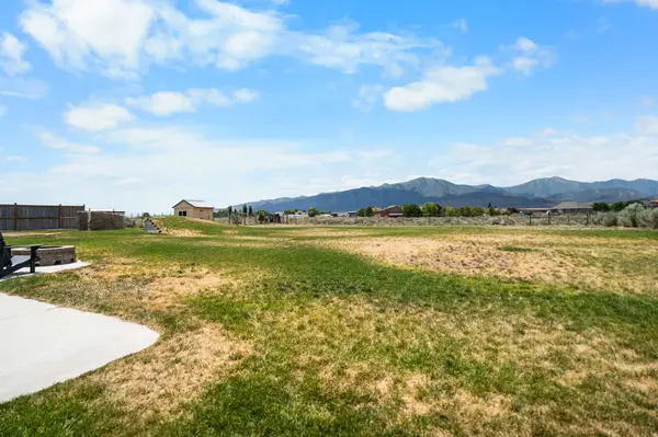 8633 N PEPPERGRASS DR E, Eagle Mountain, UT 84005