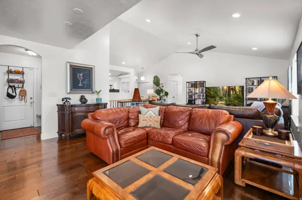 8633 N PEPPERGRASS DR E, Eagle Mountain, UT 84005