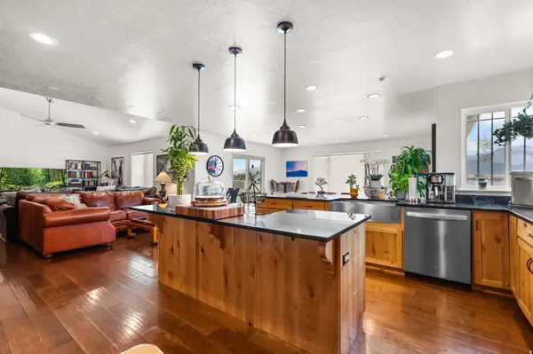 8633 N PEPPERGRASS DR E, Eagle Mountain, UT 84005