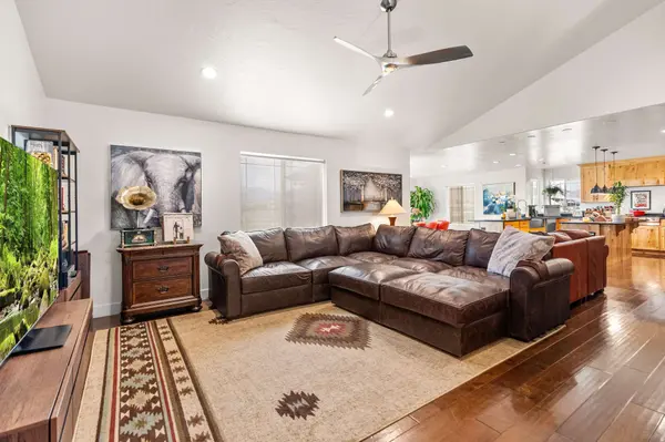 8633 N PEPPERGRASS DR E, Eagle Mountain, UT 84005