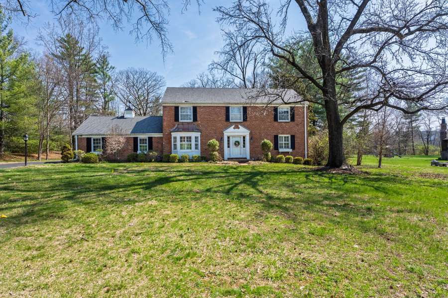 1818 Manor Hill Rd, St Louis, MO 63131-1502